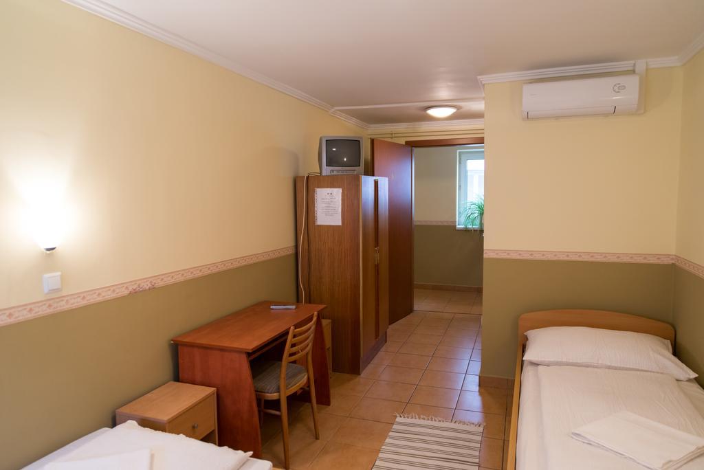 Taverna Panzio Sopron Exteriör bild